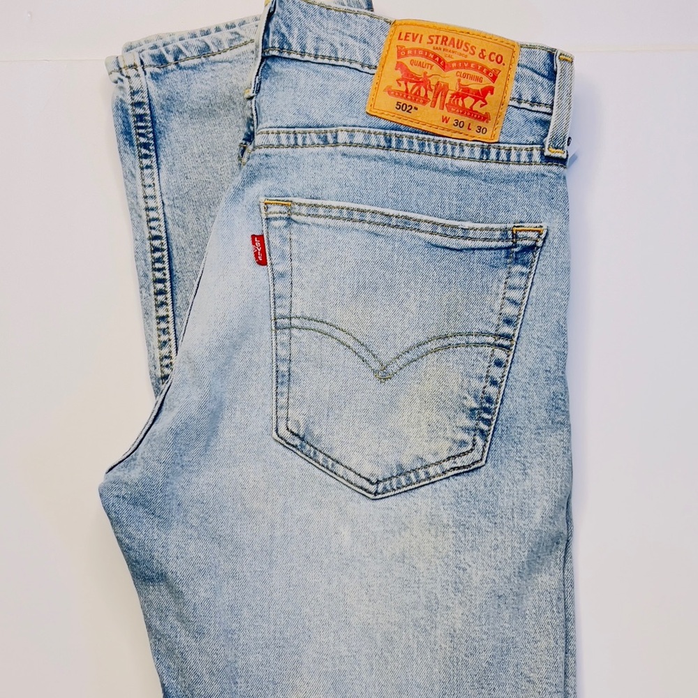 Men's Levi's 502 Sz 30/30 Straight leg low rise light wash reg fit tapered ankle